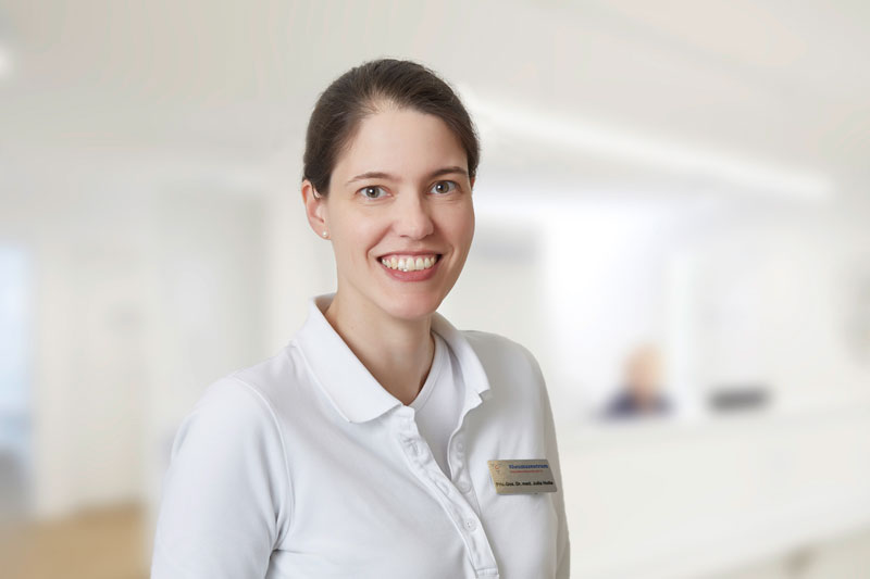 Dr. Julia Holle